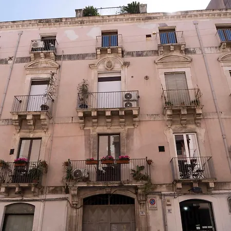 Timeo In Baroque Building Apartment *