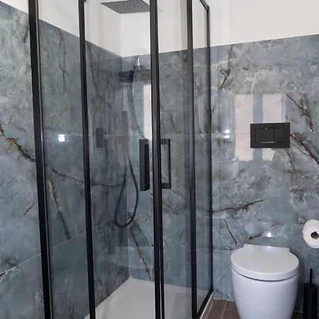 Timeo Luxury In Baroque Palace With Elevator شقة
