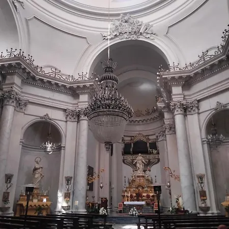 Timeo Luxury In Baroque Palace With Elevator شقة